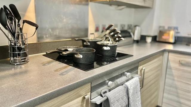 Spacious And Comfortable Long-term Near O2 Arena, Westfield, Stadium, Ideal For Business Or Leisure Apartament Londra